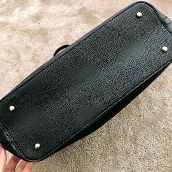 BCBG PARIS QUILTED BLACK SHOULDER TOTE BAG - Picture 6 of 8